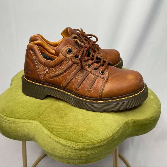 Dr. Martens Women’s Tan Oxfords - Picture 3 of 10